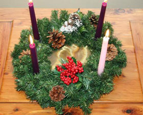 Many families decorate their homes before Christmas with an Advent wreath. Photo by Jonathunder, courtesy Wikimedia Commons.