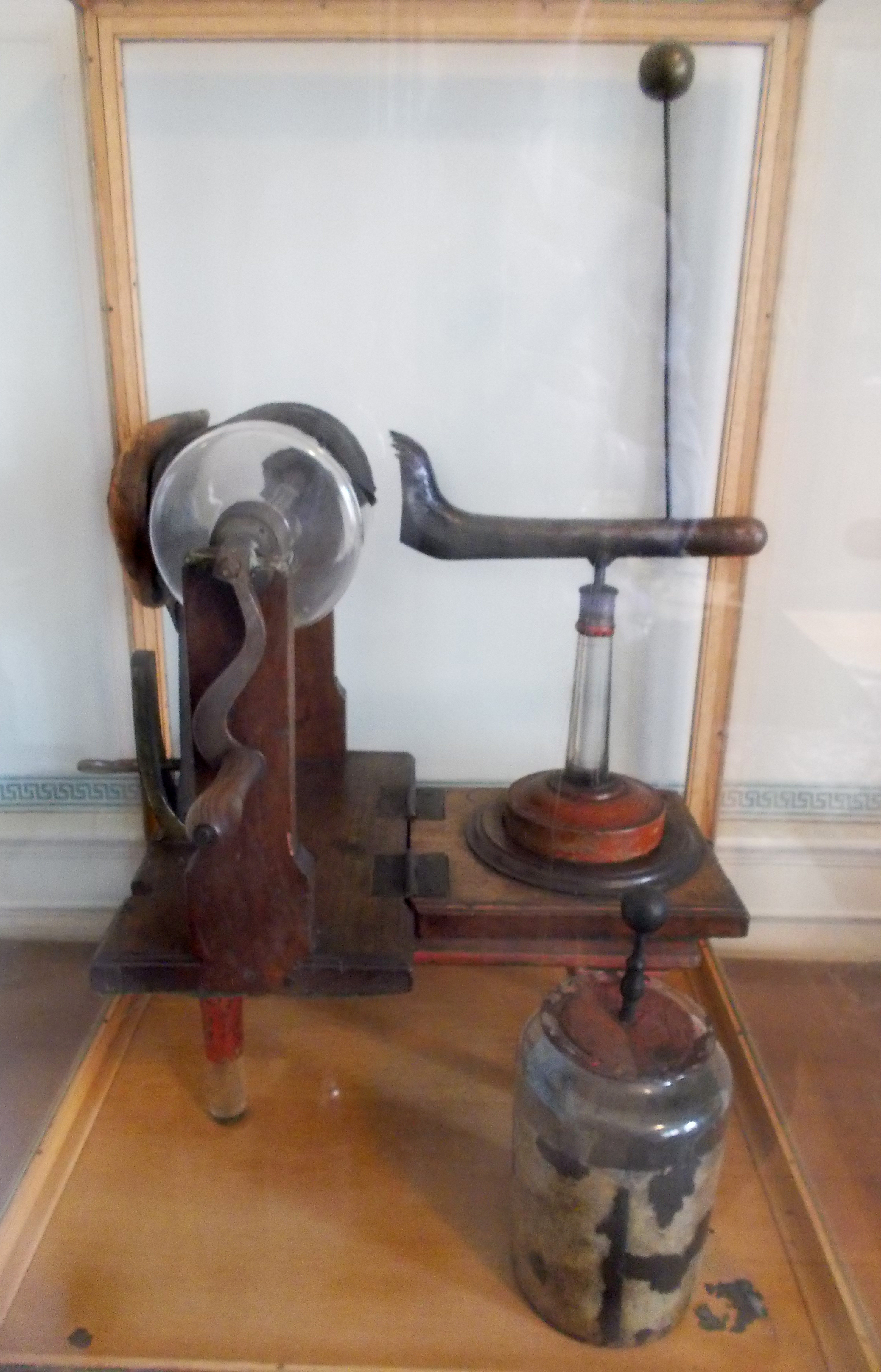 An electrical machine owned by John Wesley. Photo courtesy of the Trustees of Wesley's Chapel, City Road, London.