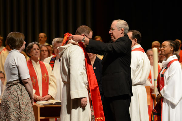 Rev. Jon Van Dop receives stole from mentor at ordination. 